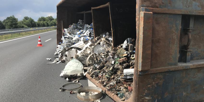 Oud ijzer op de snelweg