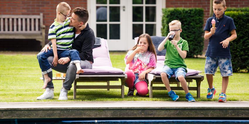 9-jarige Rotterdamse jongen met Downsyndroom ontmoet held Johnny de Mol 