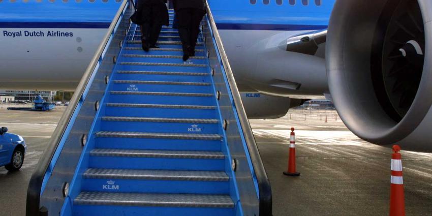 'KLM trekt bezuiniging op cabinepersoneel in'