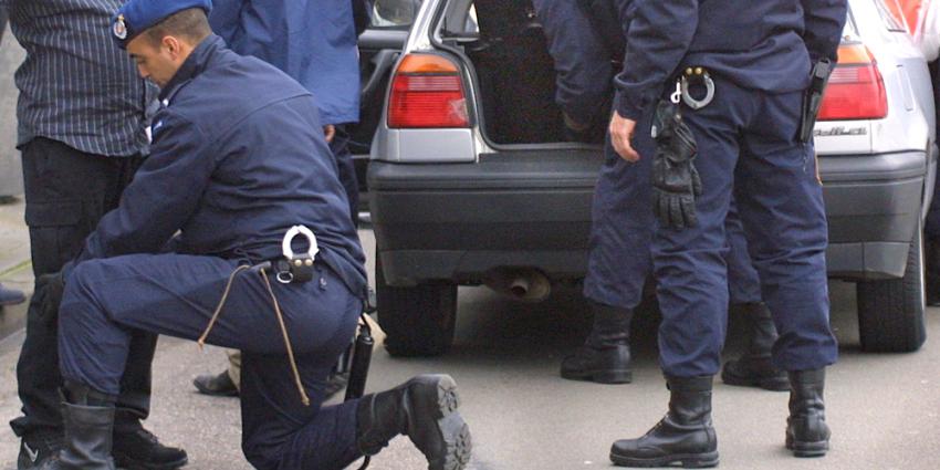 Foto van controle auto door marechaussees | Archief EHF