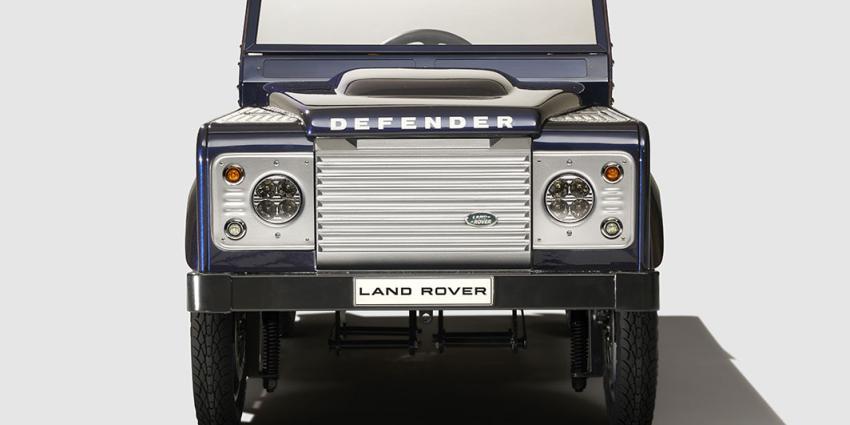 Land Rover komt met op benen aangedreven Defender