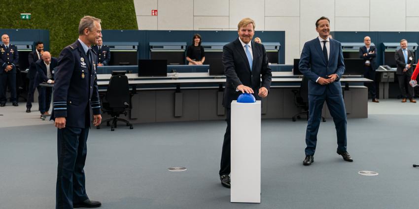 Koning opent centrum voor opleiding luchtverkeersleiders Polaris