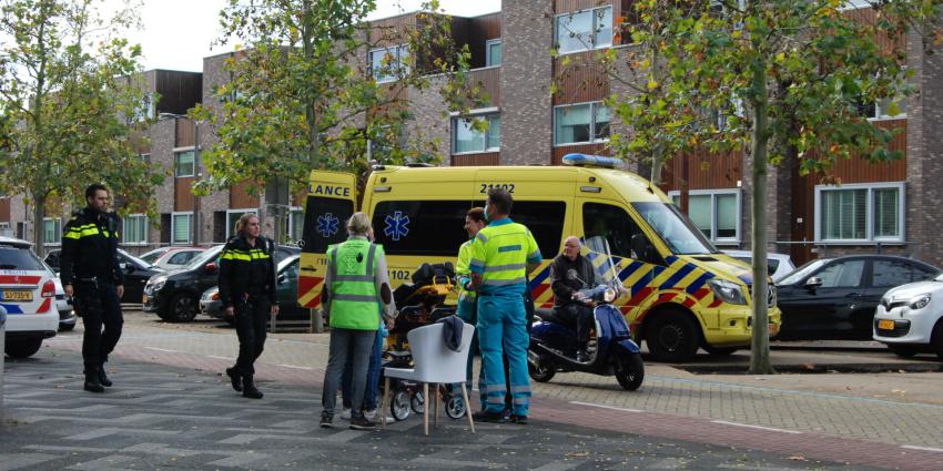 Hulpdiensten helpen gevallen man