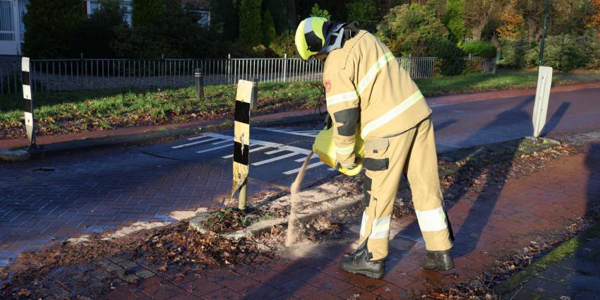 olie-wegdek-paaltje-brandweer