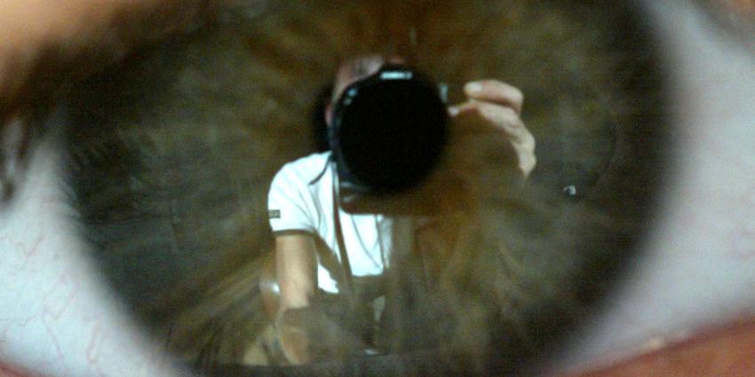 Driekwart Nederlanders weet niet wat te doen bij oogletsel door vuurwerk