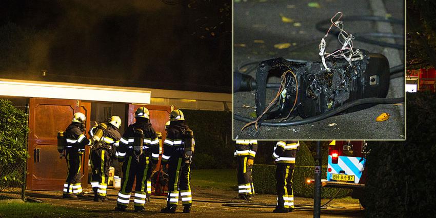 Brand garage door oplaadpunt elektrische auto