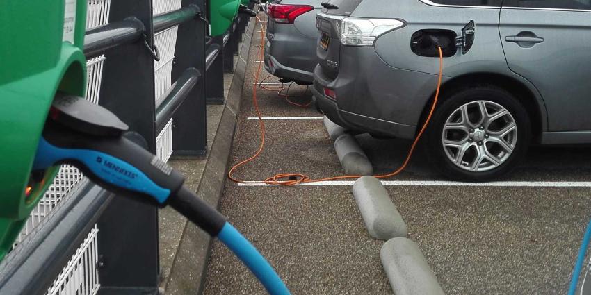 opladen-elektrisch-auto