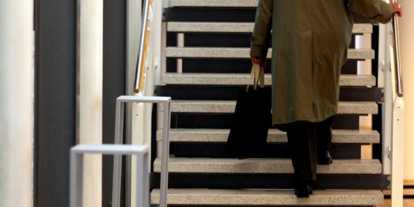 17% van de 57.000 Amsterdamse mantelzorgers voelt zich zwaar- of overbelast  