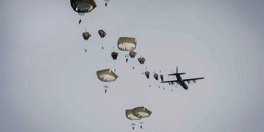 parachute-d-day