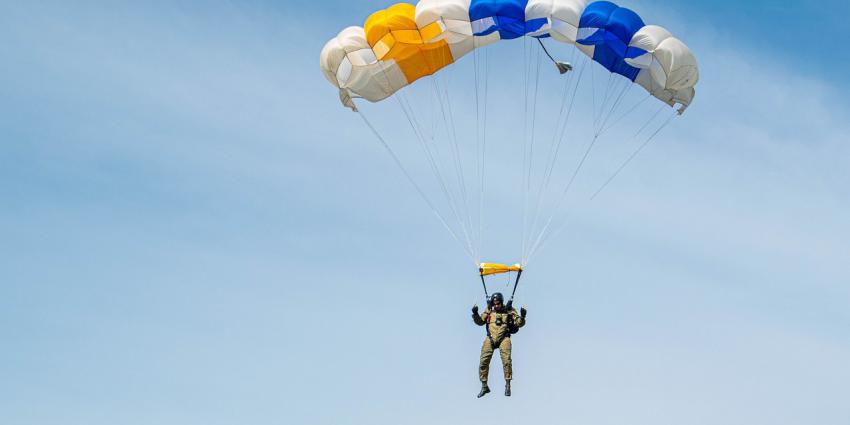 Parachutist