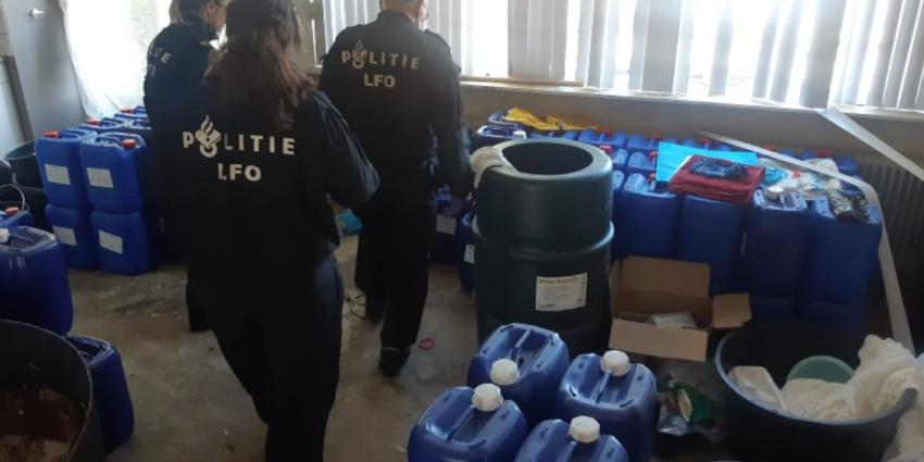 Deurwaarde en politie stuiten op afvalberg van oud drugslab