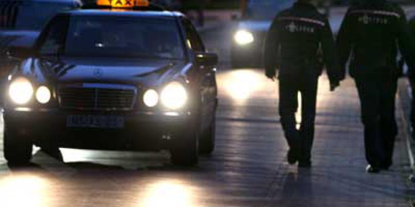 Berovers taxichauffeur krijgen 'gratis' taxiritje van de politie