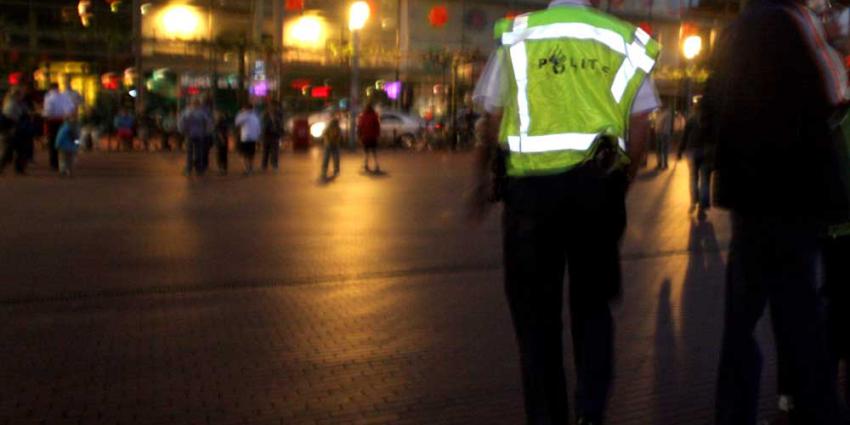 Foto van politie donker plein horeca | Archief EHF