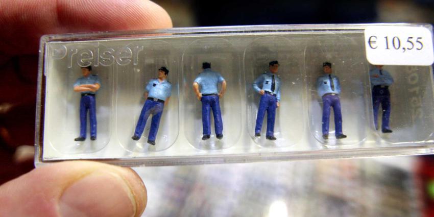 politie-miniatuur-poppetje-modeltrein
