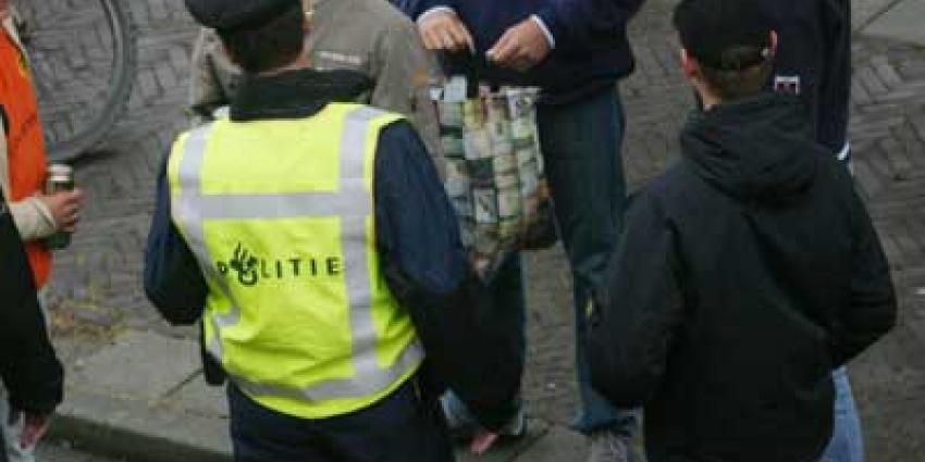 Foto van politie en voetbalsupporters | Archief EHF