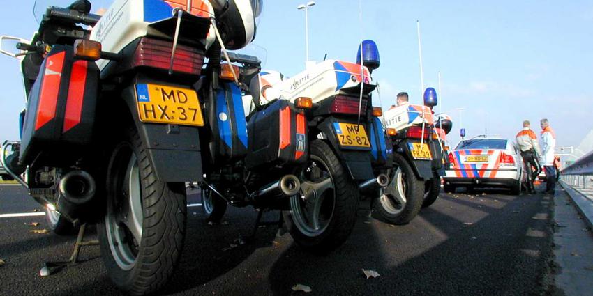 politiemotoren-snelweg-zon