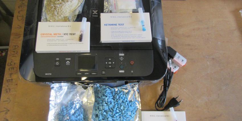 Foto van printer met drugs