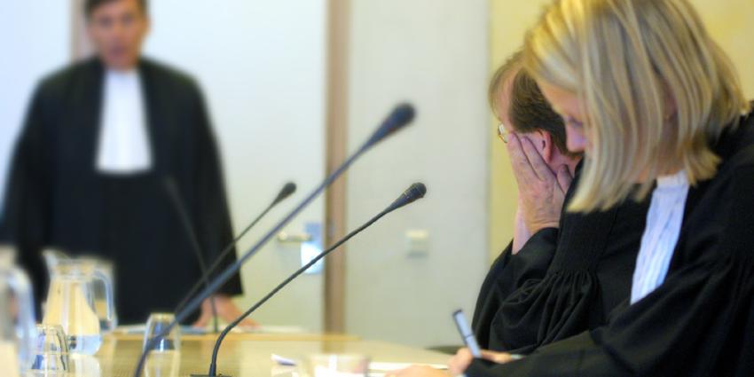 Foto van officier en rechter rechtbank | Archief EHF