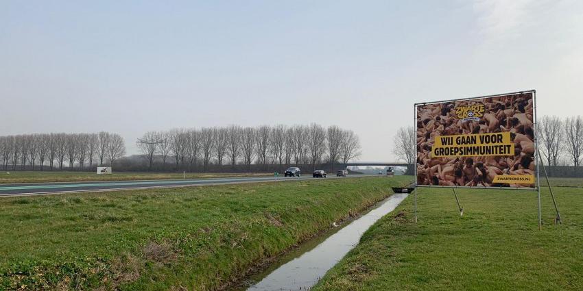 Reclame zuil zwarte cross