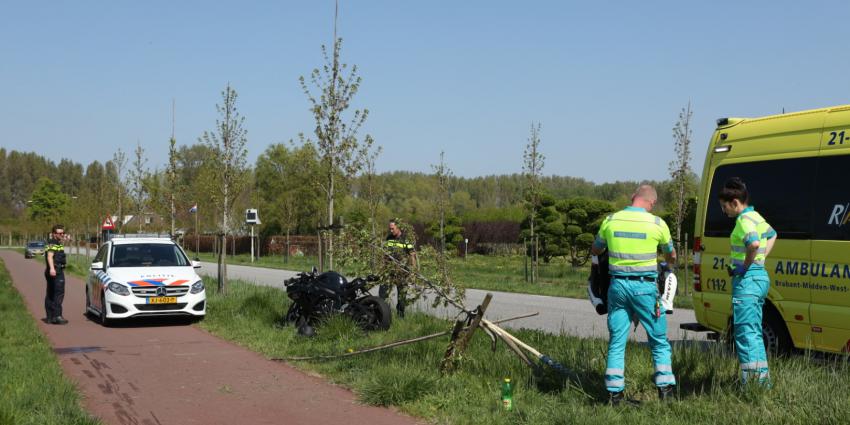 foto van personeel ambulance en politie bij ongeval