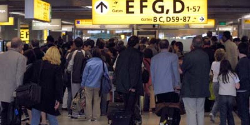 Foto van passagiers op Schiphol | Archief EHF