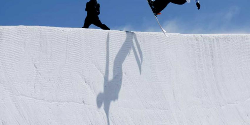 ski-halfpipe-freestyle