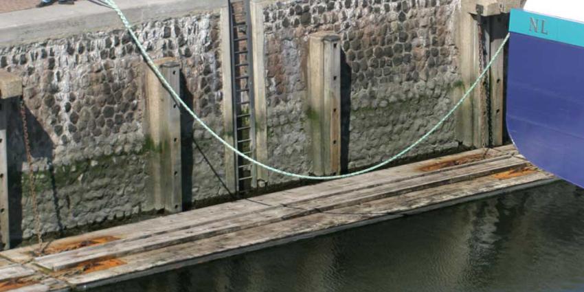 Automobiliste (84) raakt te water en overlijdt