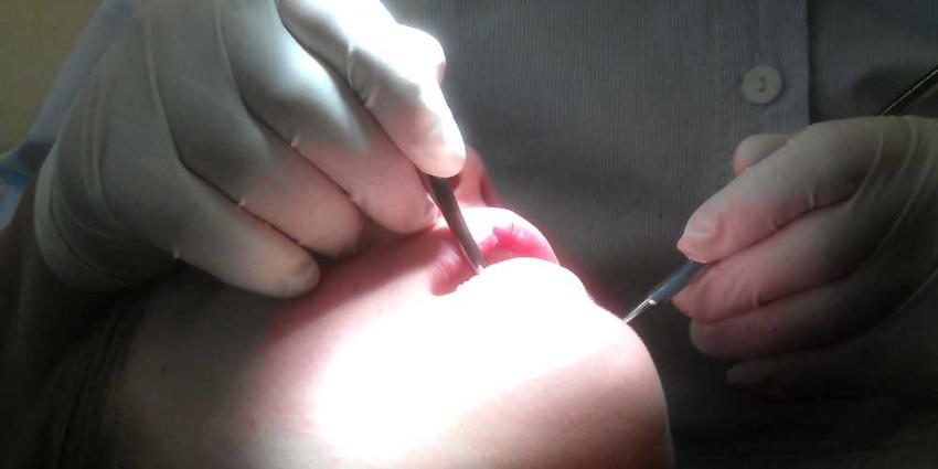 Foto van tandarts en patiëntt | Archief EHF