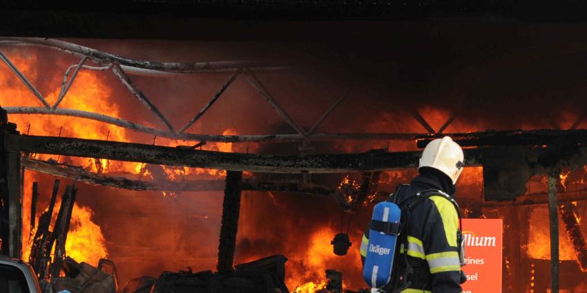 Brand verwoest tankstation langs A12