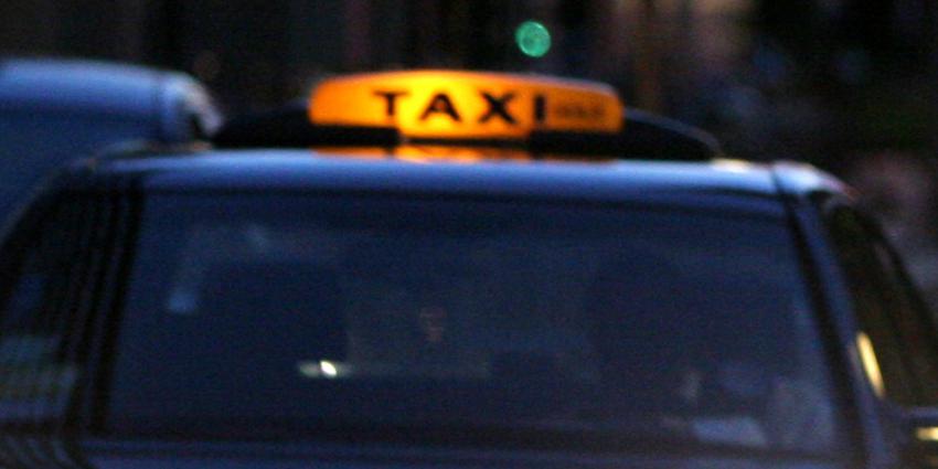 mannen, bedreigen, taxichauffeur, vuurwapen