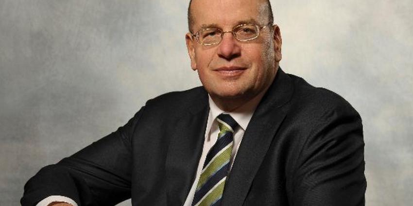 Fred Teeven werkzaam als buschauffeur