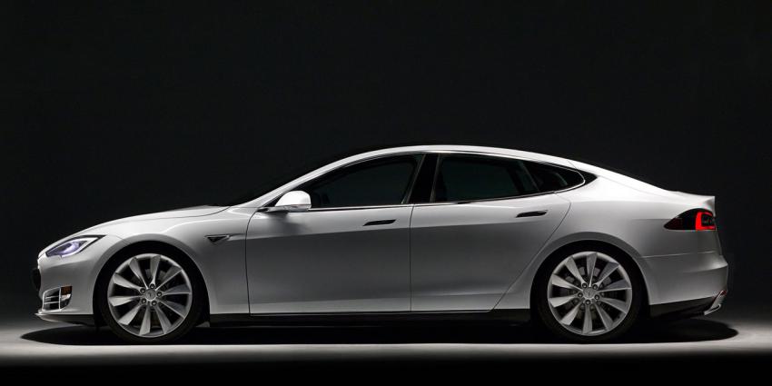 Tesla roept wereldwijd 90.000 elektrische auto's terug 