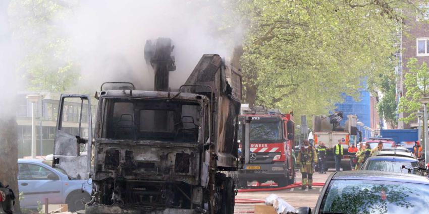 Vuilniswagen in brand in Amsterdamse Kolenkitbuurt 
