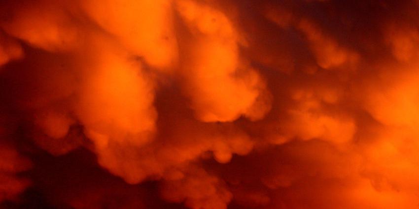 Evacuator moet mensen redden uit o.a brandende wolkenkrabbers