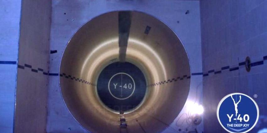 Duik mee in het diepste zwembad op aarde