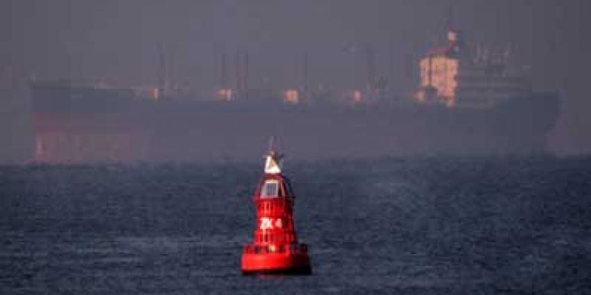 Foto van schip op Noordzee bij boei | Archief EHF