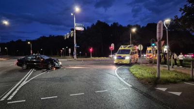 aanrijding-ambulance-kruising-donker