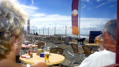 terras-strand-bier-zon