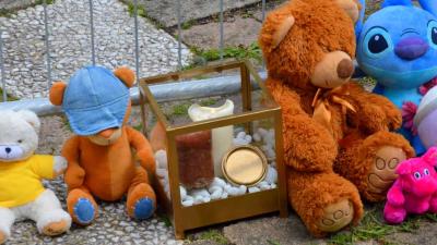 knuffels-hek-kindermishandeling-Stadskanaal
