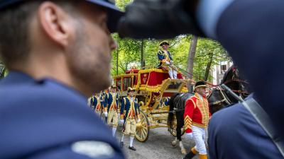 militair-groet-glazen-koets