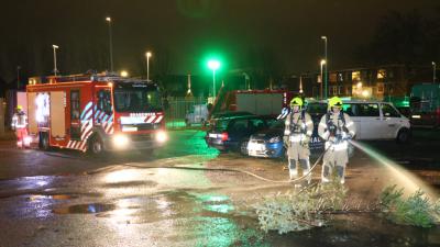 Brandweer blust brandende kerstbomen