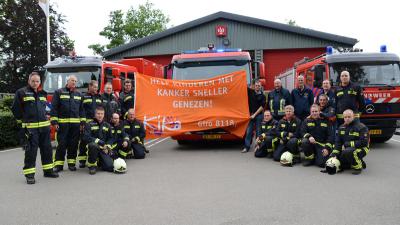 Foto van brandweer wast ramen voor goed doel | M.Druppers en R.Koene | www.112inhetnieuws.nl