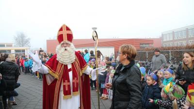 Sinterklaas bezoekt obs Jan Ligthart Delfzijl | MV Blik op Nieuws