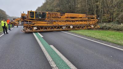 Gekantelde kraan op N34