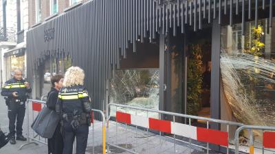 Ramkraak op kledingwinkel in Amsterdam
