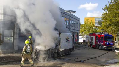 bestelbus, brand, pakketdienst