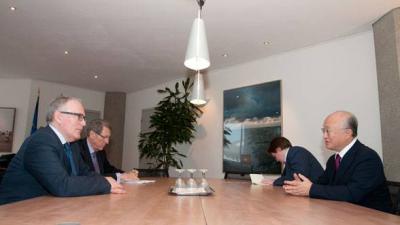 Foto van samenwerking aan veiligheid atoom