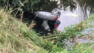 Scootmobiel in het water