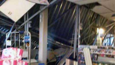 Foto van ingestort dak Albert Heijn Winschoten | Jesse Franzen