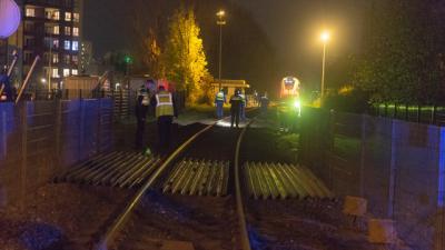 Politie doet onderzoek langs spoor